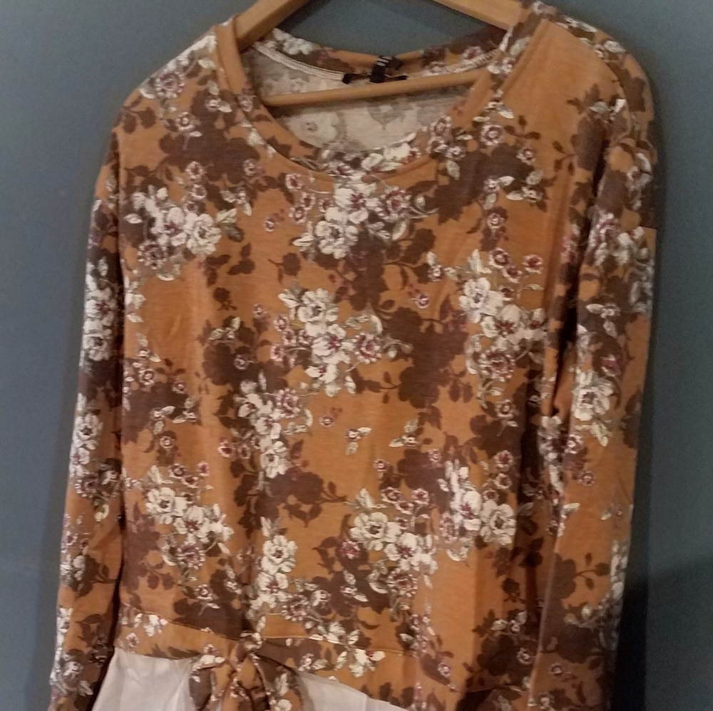 Annabelle floral loose fit faux layer‎ tie front top Medium